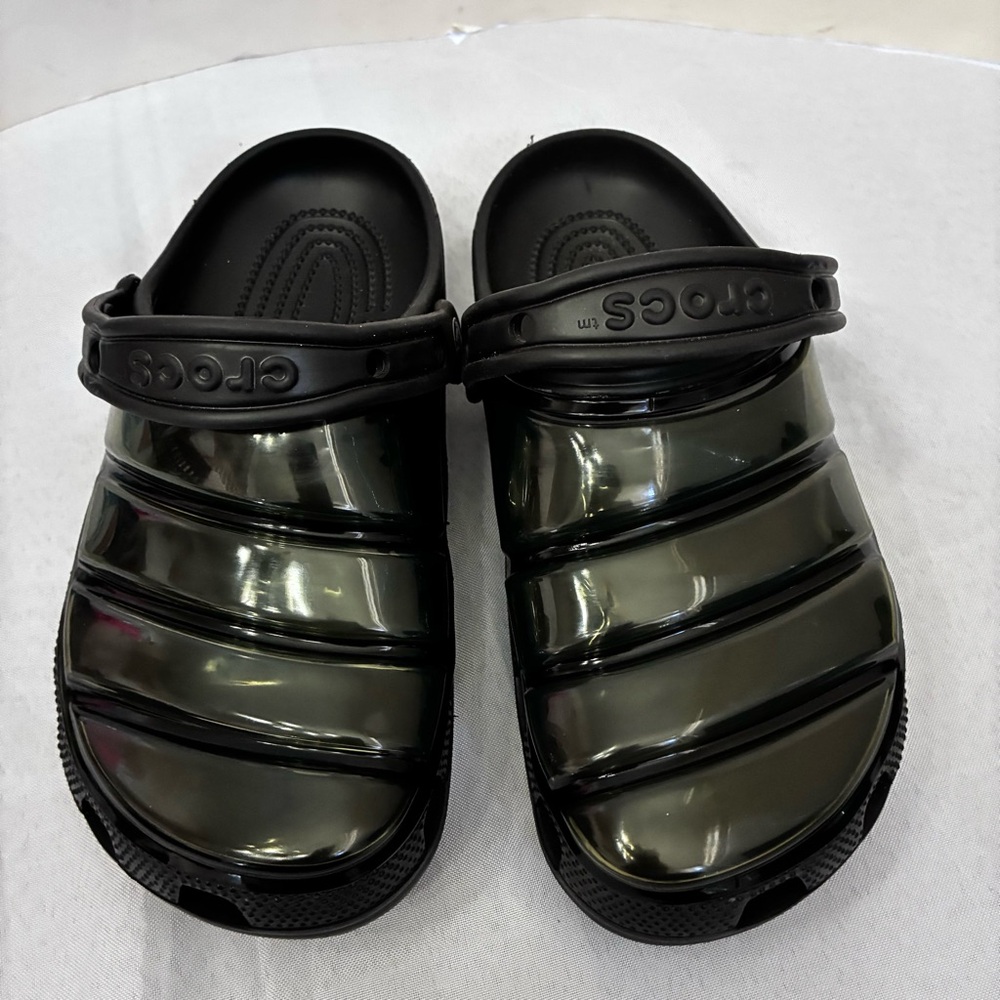 Crocs Women’s Classic Neo Puff Clogs In Black Size W8/M6